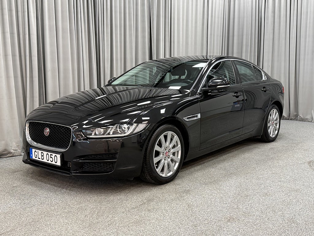 Jaguar XE 20d 180HK Pure Aut Dieselvärmare/Navigation/Nyservad