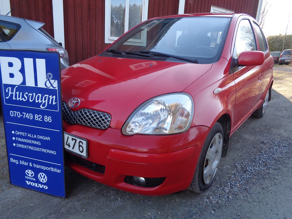 Toyota Yaris 5D 1.3 VVT-i FULLSERVAD/NYBES U.A./2 ÄG/FINANS/INBYTE