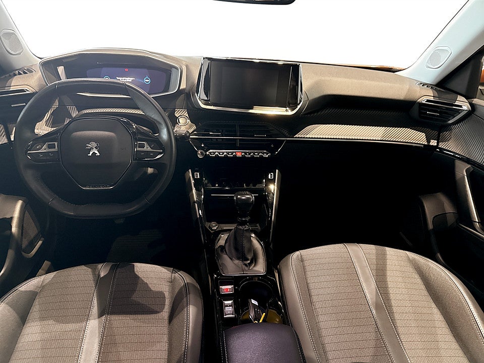 Bild på Peugeot 2008 Allure Pack 1.2 PT 130hk B-KAMERA CARPLAY