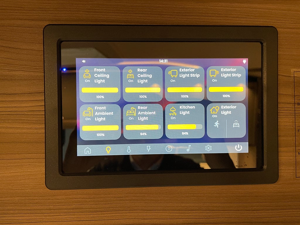 Kabe  Novum Compact 720 LXL / ALDE / Ugn / B-kort / Litium /   - Kabe