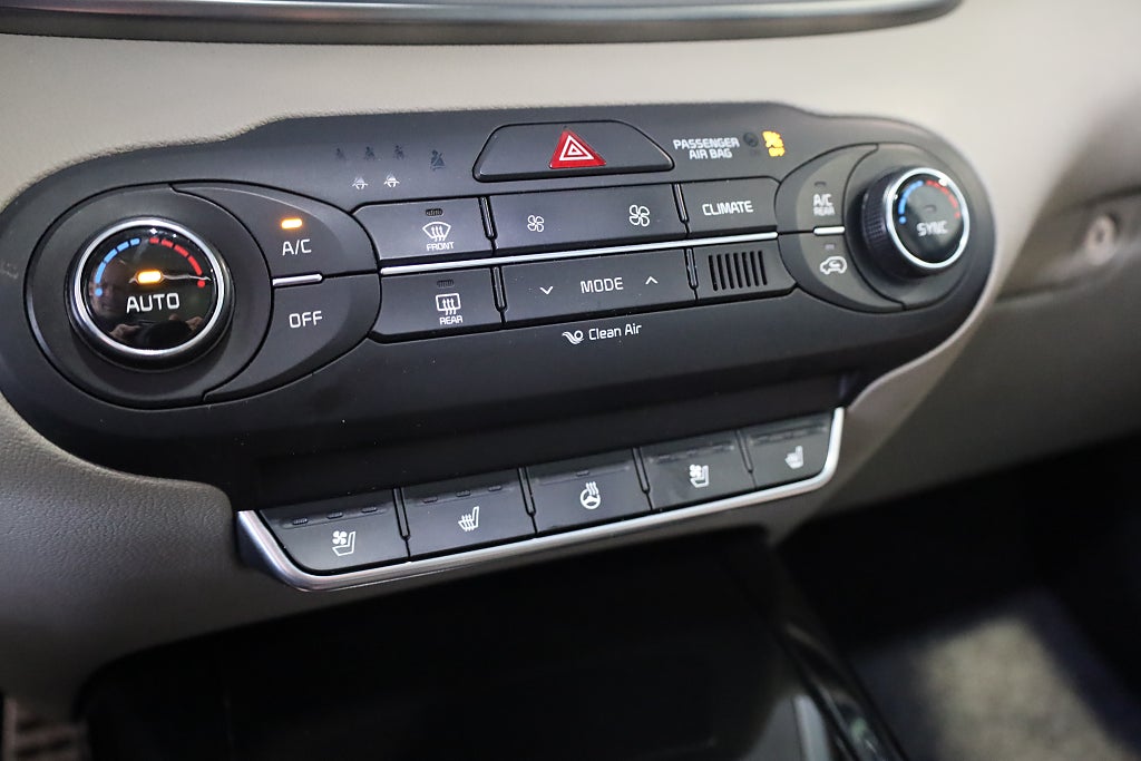 Kia Sorento 2.2 CRDi AWD AUT Drag M-Värme Pano 360 Navi Läder 7-sit 2016