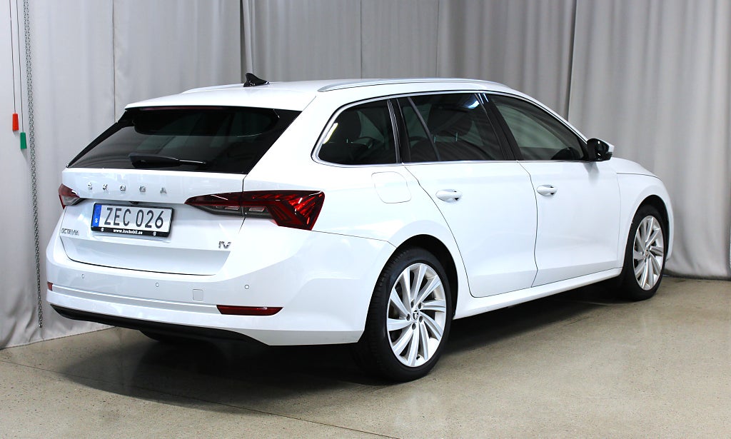 Skoda Octavia iV Style, Värmare, S&V-hjul, Elräc 62km, 3,99% Ränta