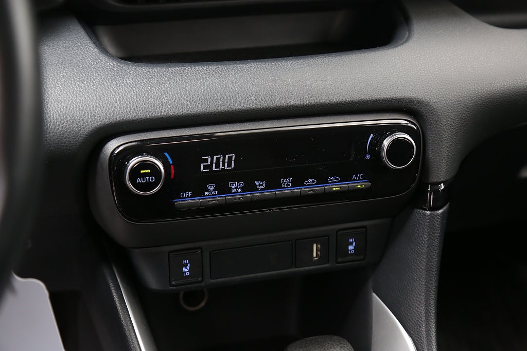 Toyota Yaris Hybrid Active Aut 5D Kamera PDC Blåtand 2023