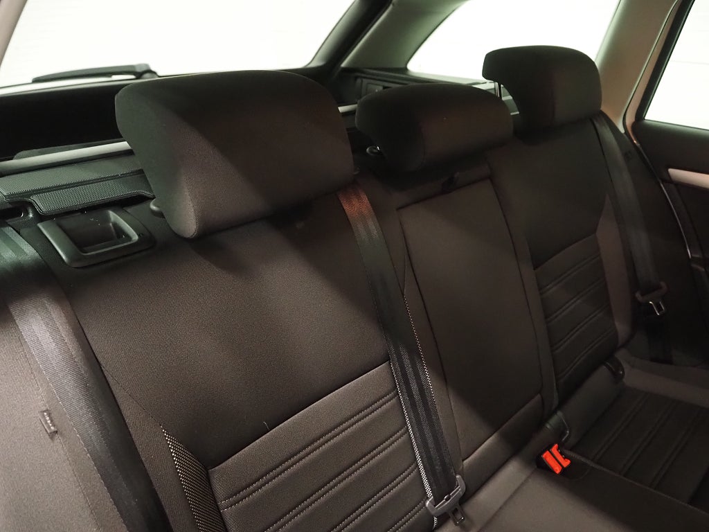 Skoda Octavia Kombi 2.0 TDI 4x4 Ambition D-Värm Dragkrok PDC 2018