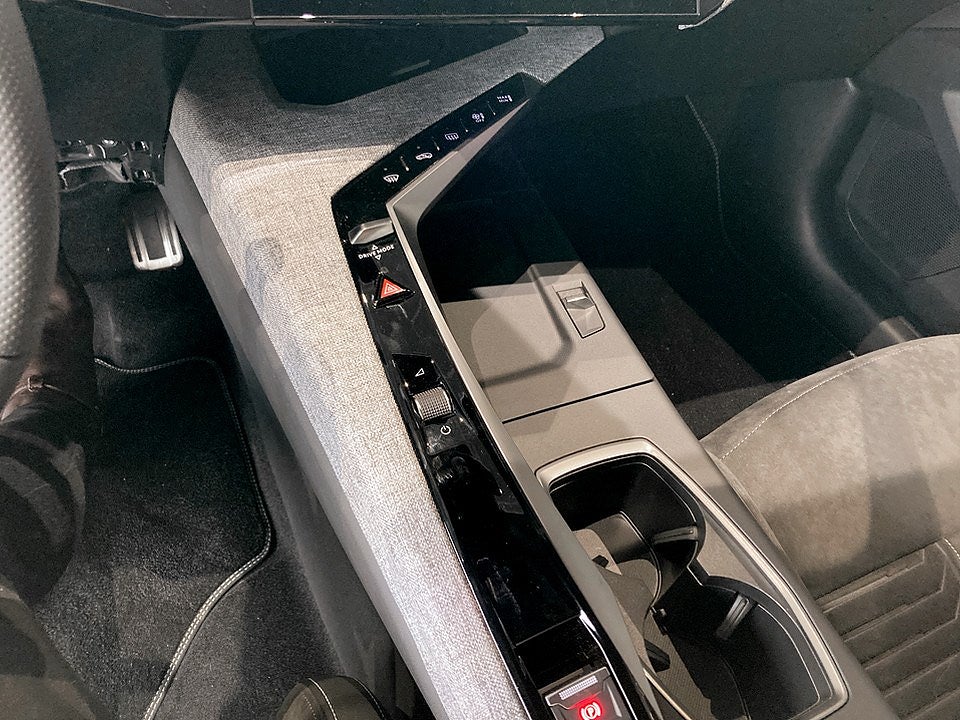 Bild på Peugeot E-3008 GT 214hk Aut - B-KAMERA, CARPLAY