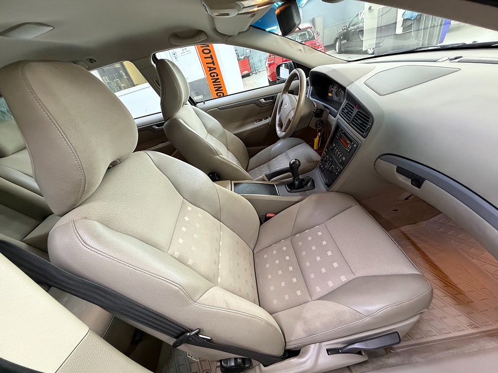 VOLVO V70 2.4 BUSINESS 140 ch 4X2 BVM - 265000 km
