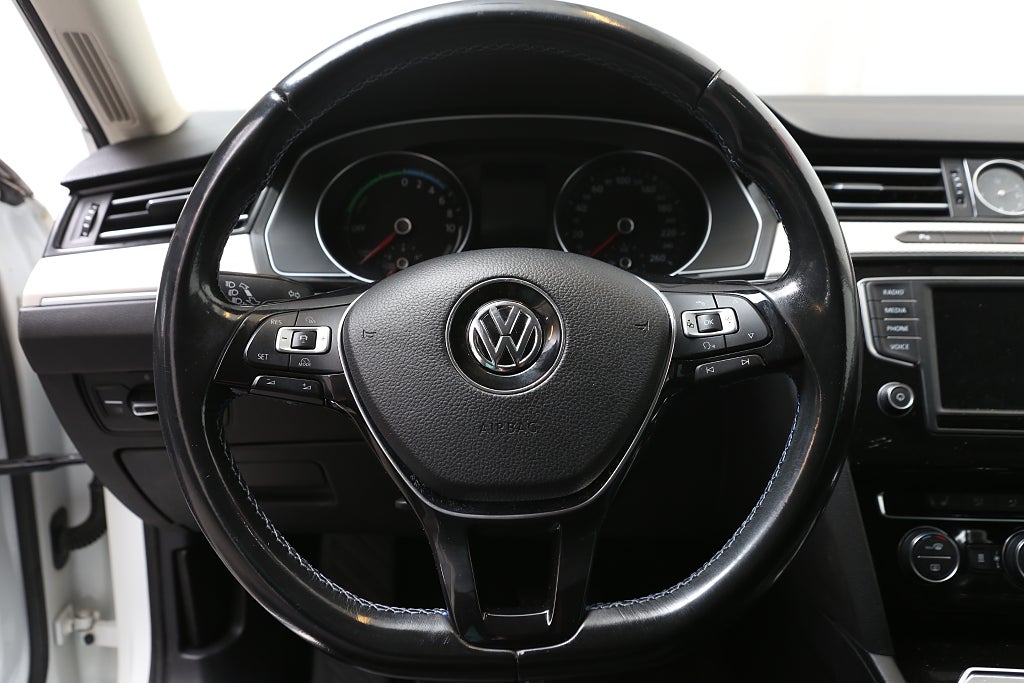 Volkswagen Passat GTE 1,4 TSI 218hk Plug-in DSG Variant Drag 2017