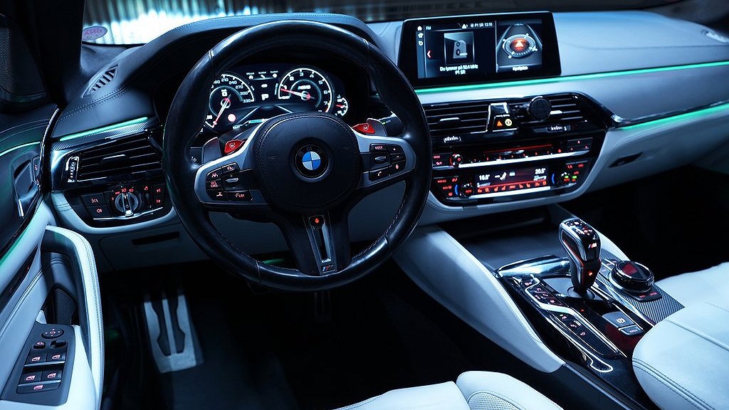 BMW M5:an fått en programvara från Tunetec motorsport Performance så att effekten har ökat till 770 hästkrafter.  