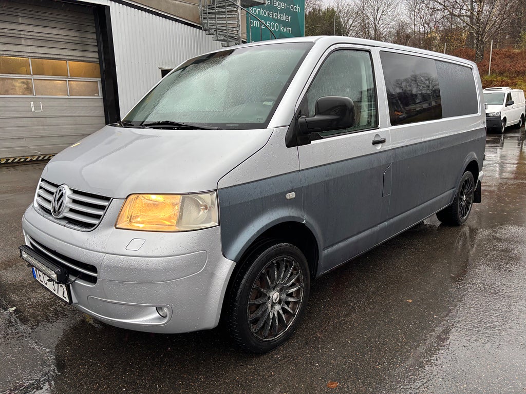 Volkswagen Transporter T5 Kombi 2.5 TDI AUTOMAT 5-SITS NYBES