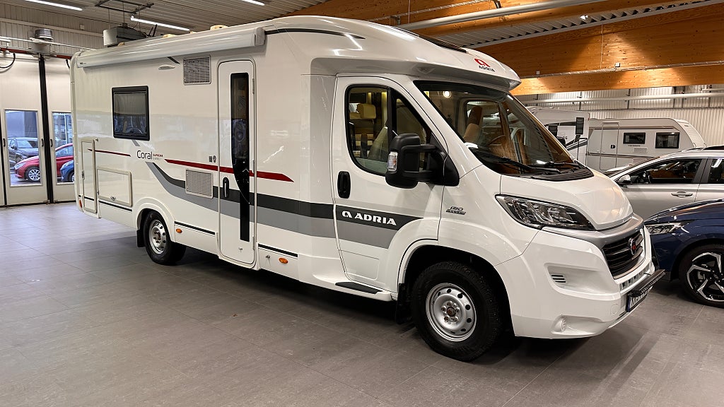 Adria Coral Supreme 670 SLT Alde, Långbädd