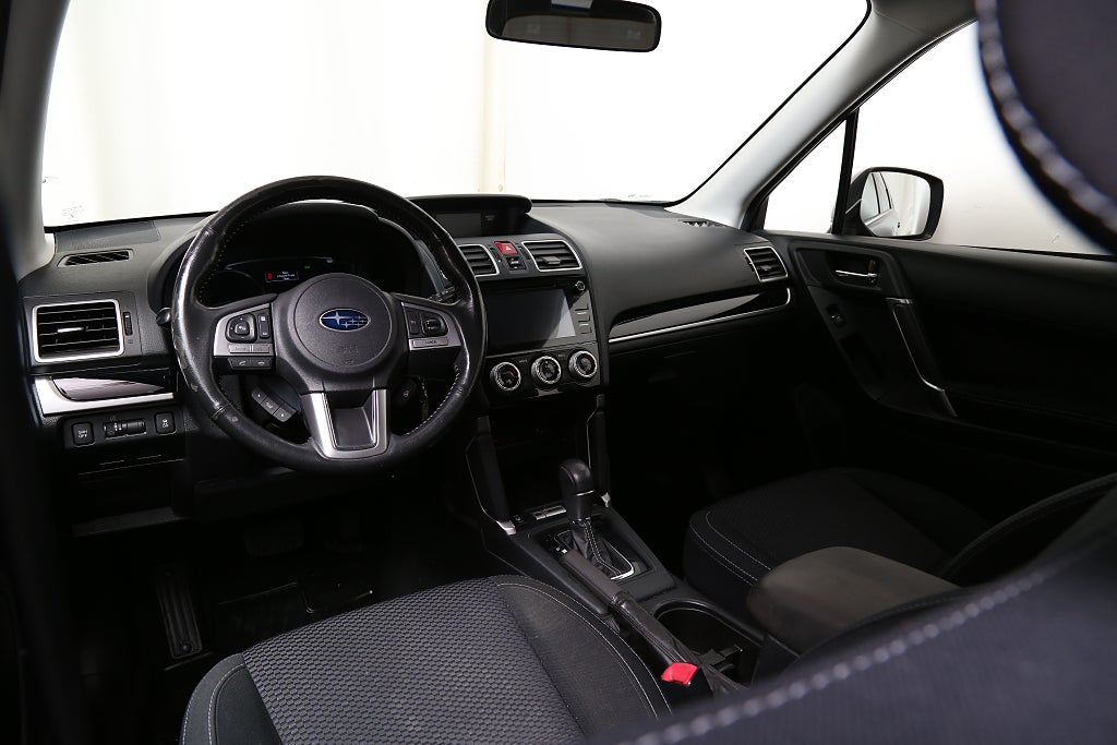 Subaru Forester 2,0D 147hk XS 4WD Aut Kamera Motorv Drag