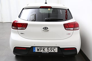 Halvkombi Kia Rio 7 av 24