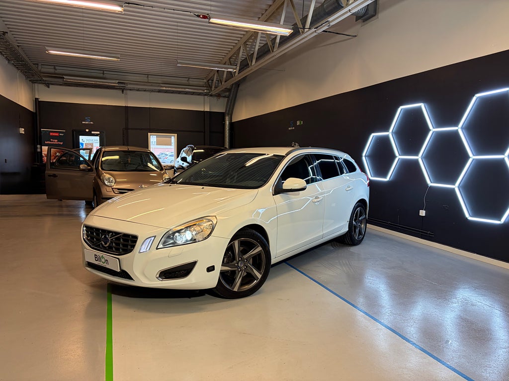 Volvo V60 T3 Momentum Dragkrok Nybesiktad