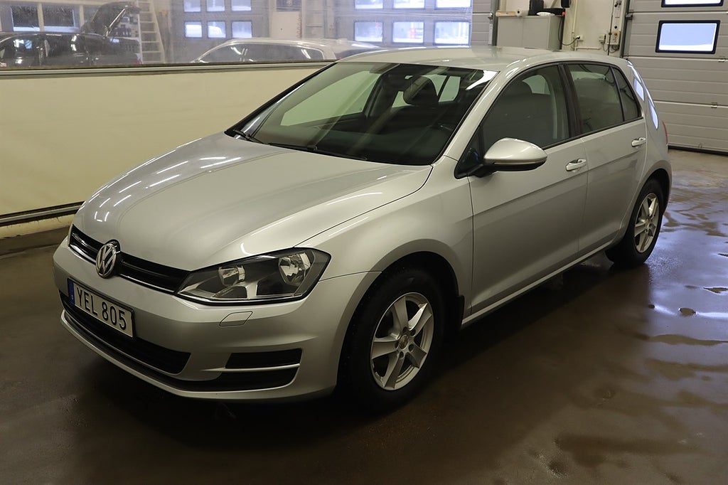 Volkswagen Golf 5 dörrar 1.2 TSI 110hk TVÅ BRUKARE V HJUL M VÄRMARE