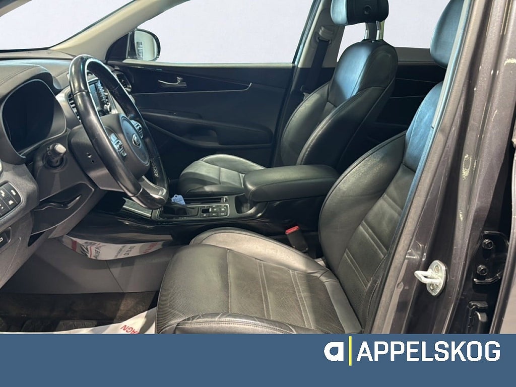 Kia Sorento 2.2 CRDi AWD |DRAG|PANORAMA|7-SITS|RÄNTA 3,99%|V-HJUL| thumbnail