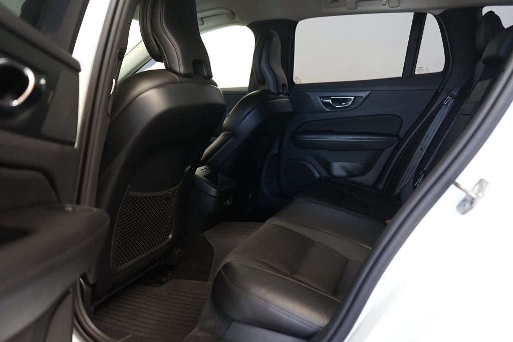 Volvo V60 D3 Automat Momentum Carplay Dragkrok B-kamera 150hk