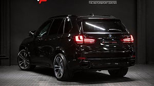 BMW X5 M50D har en treliters rak sexa som genererar 381 hästkrafter. 