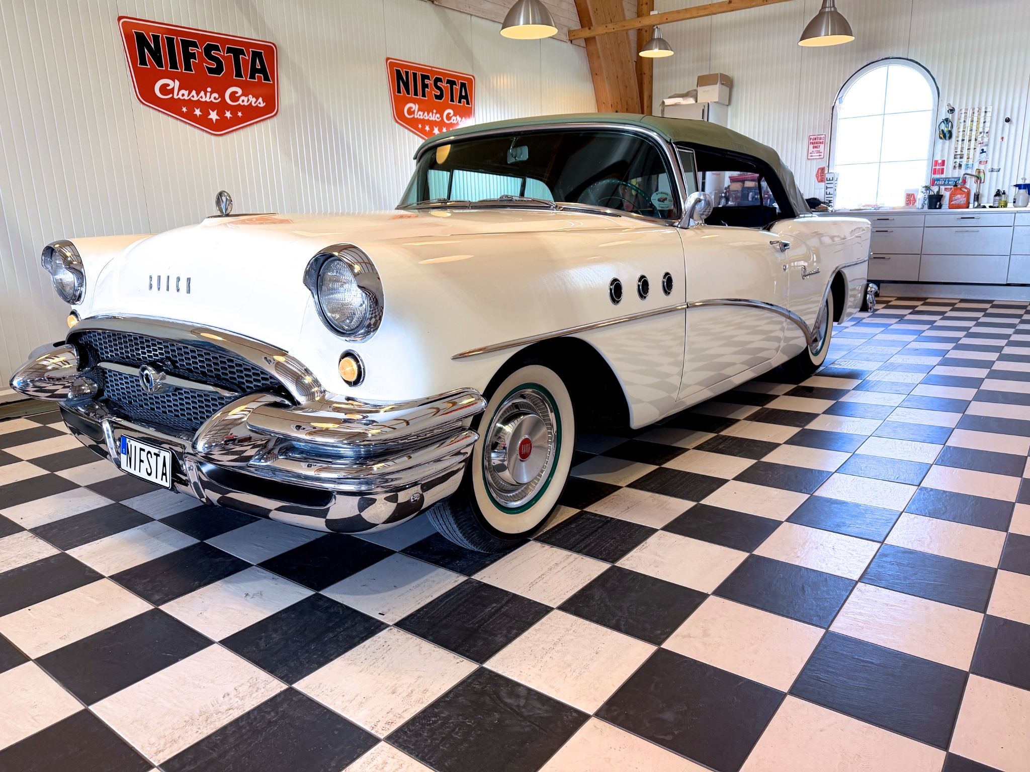 Buick Special Convertible 1955, kuva 2/10