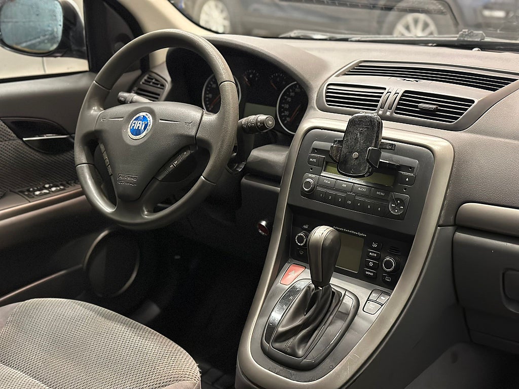 Fiat Croma 2.2 (AUTOMAT)Nybesiktad / Dragkrok 145Okg / Kamkedja