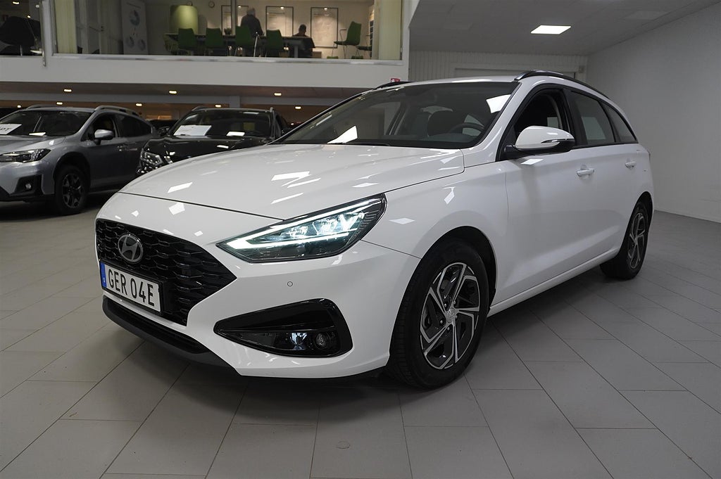 Hyundai i30 1.0 T-GDi 100 hk Aut MHEV Essential Förasspkt LED | Ränta 1,99%