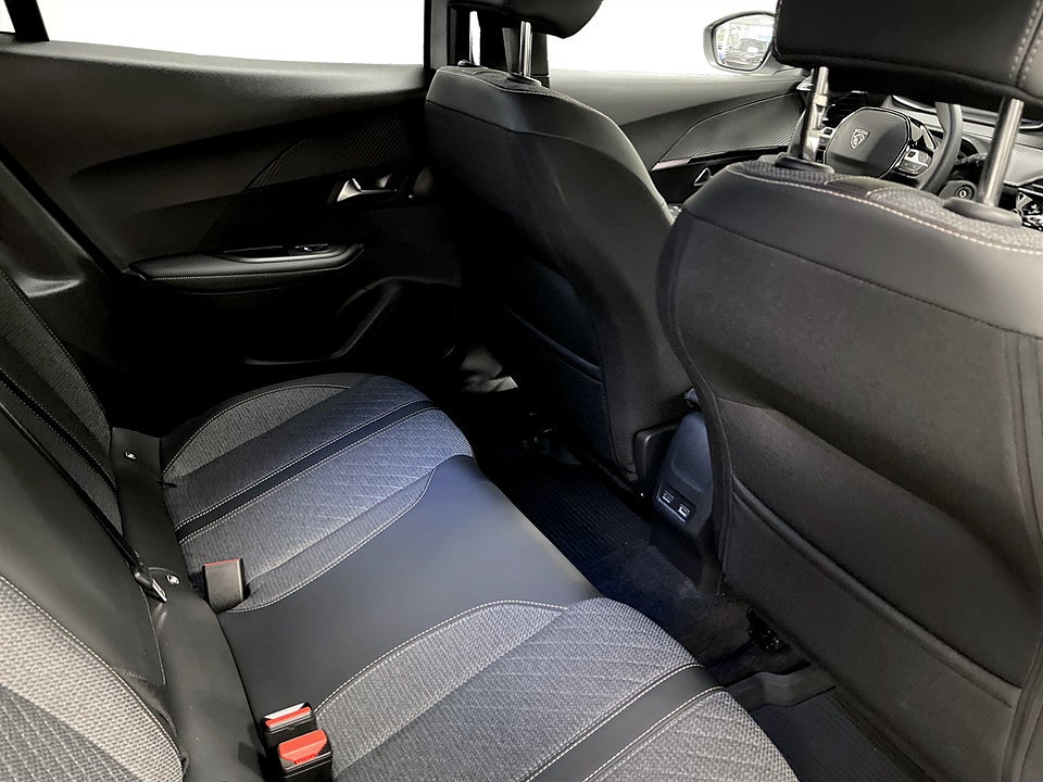 Bild på Peugeot 2008 Limited Edition 1.2 PT 131hk CARPLAY P-SENSORER