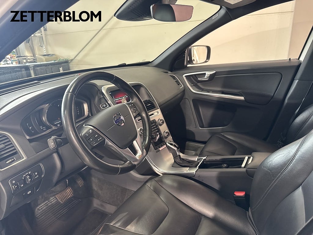 SUV Volvo XC60 8 av 14