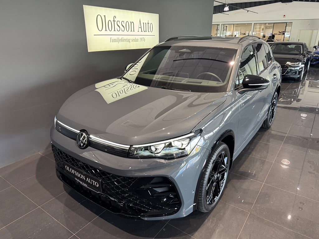 Volkswagen Tiguan 2.0 TDI 4Motion R-Line Panorama Harman Kardon Värmare - bild 17