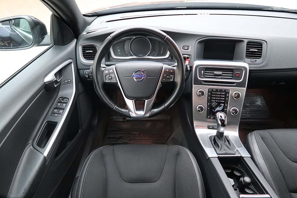 Volvo V60 D5 AWD Twin Engine Classic Momentum, Drag