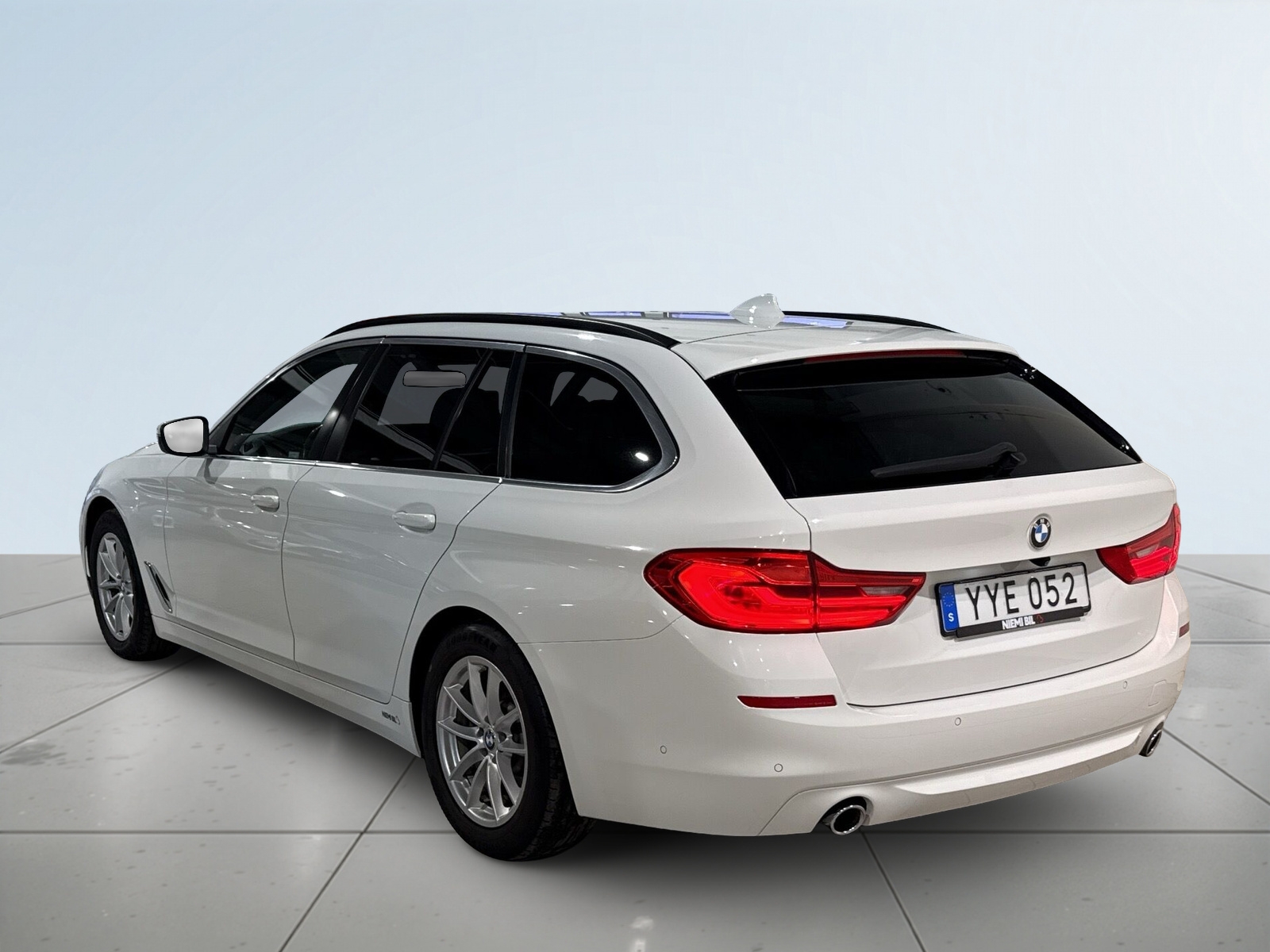BMW 520 d xDrive Touring 2018, kuva 5/44