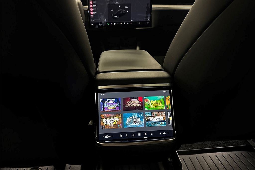 Tesla Model S Model S, 670hk, 2023, YOKE, Pano, Autopilot, MOMS
