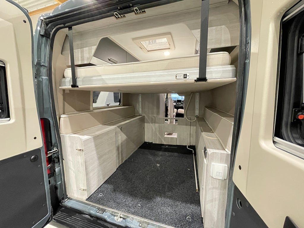 Ci Kyro Duo XL Elite / Truma Diesel / Höj och sänkbarsäng / Solcell - Ci