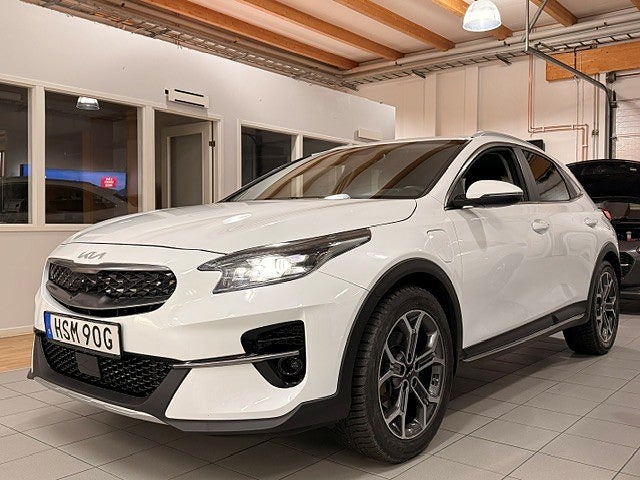 Kia XCeed Plug-in Hybrid DCT /  Deluxe White Pearl 