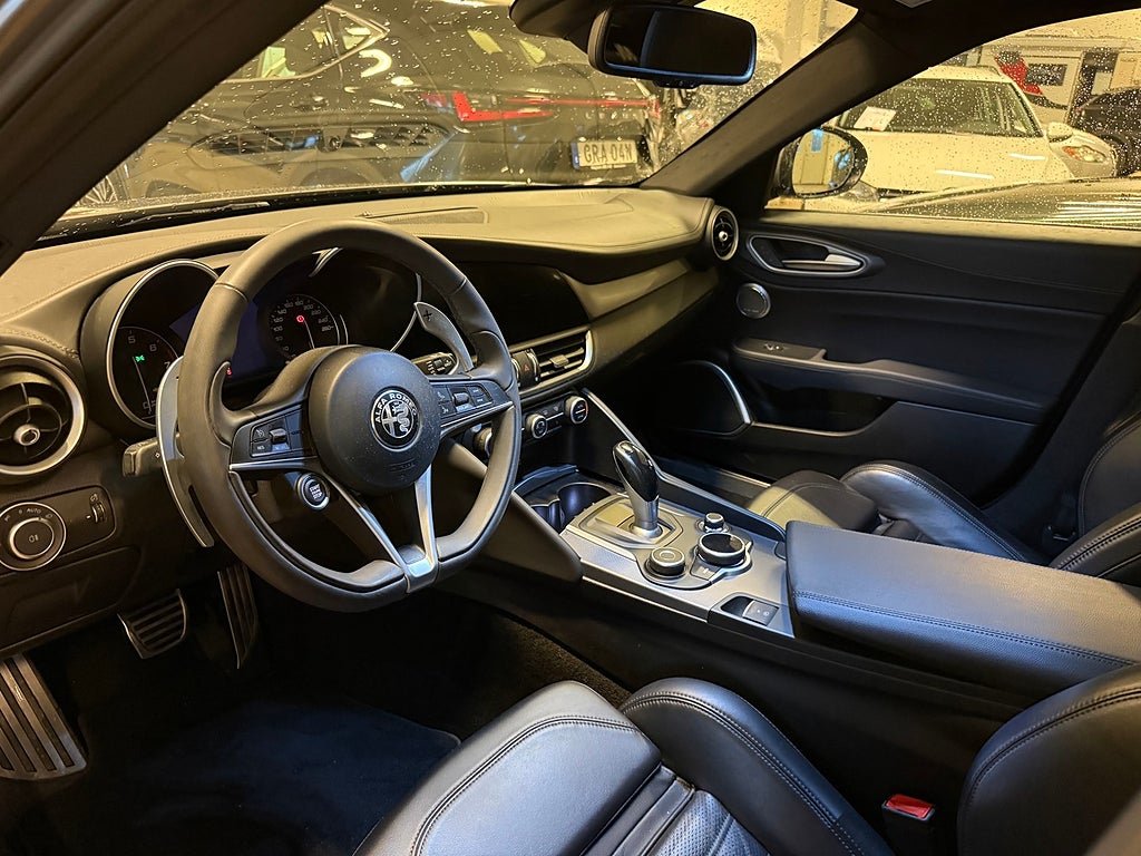 Alfa Romeo Giulia 2.0 Turbo 16V Q4 Veloce Sov Hjul M-värmare Kamera miniatyr 8