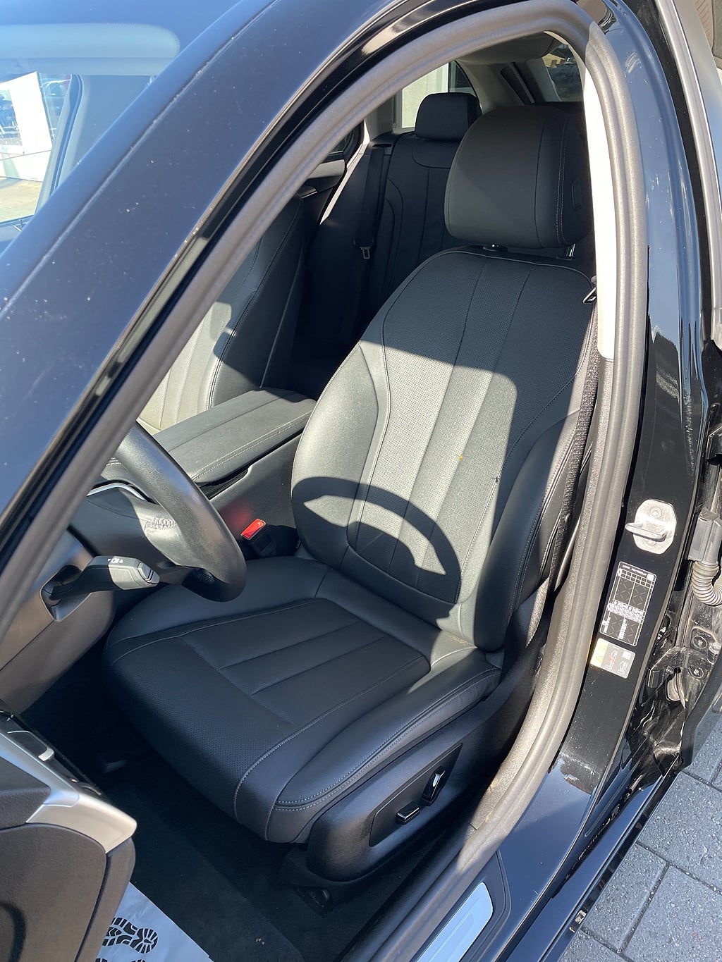 BMW 530e Touring 292 hk G31 LCI ENDAST 3.785 mil SKINN