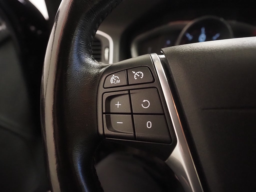 Volvo V60 D4 190hk Geartronic Momentum | D-värm | Låga mil | 2017