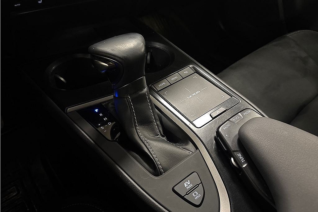 Lexus UX UX250H CVT 178HK, 3 brukare