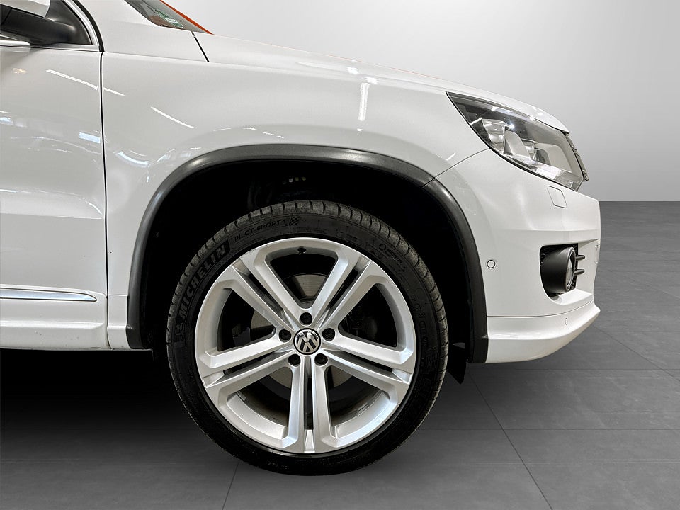 Bild på Volkswagen Tiguan R-Line 2.0 TDI DPF 184hk Aut 4WD B-KAMERA PANO