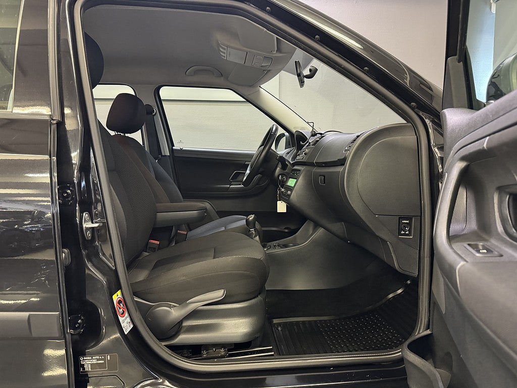 Skoda Fabia Kombi 1.2 TSI Elegance | Nybesiktad | P-sensor | Drag