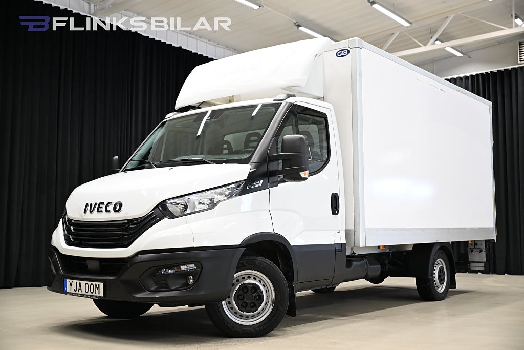 Iveco Daily 136HK Automat|Volymskåp|BG-Lyft|Sidodörr|Backkamera