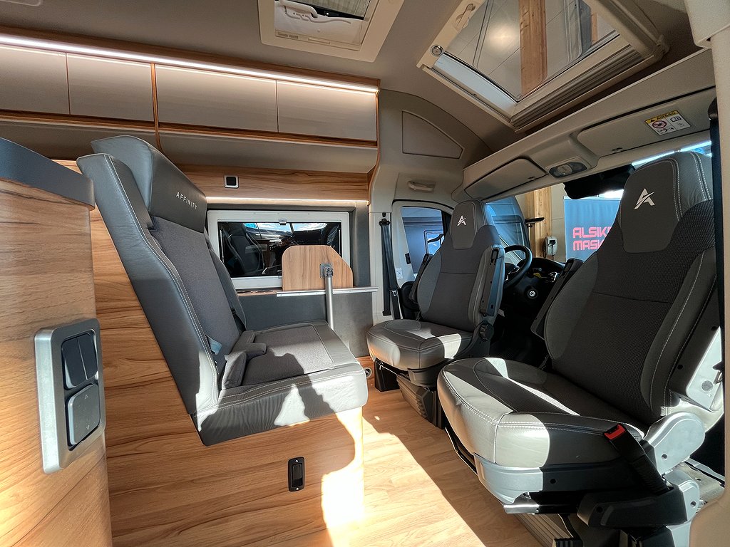 Affinity One 295 / Dragkrok / Litium / Solcell / Våningssäng - Affinity