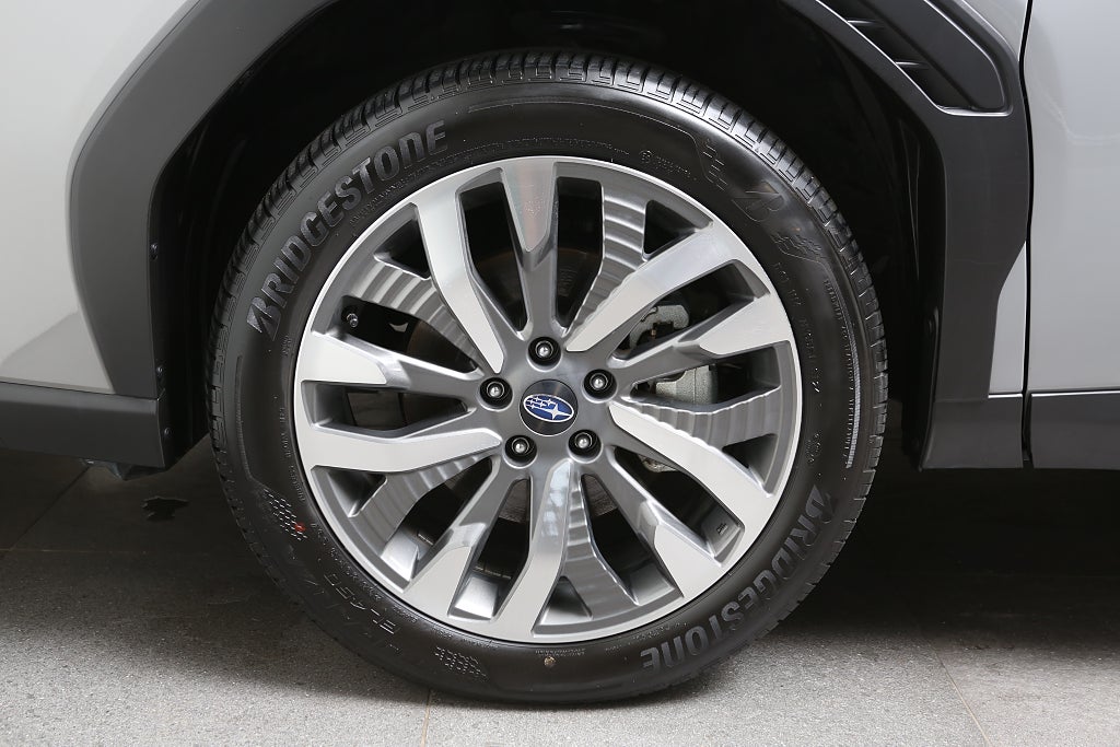 Subaru Forester e-Boxer Limited | Moms 2025