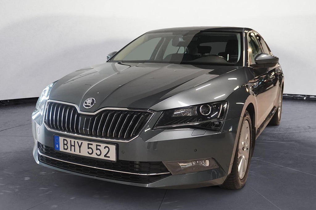 Skoda Superb 2.0 TDI 190hk Style Dragkrok Värmare Elstol Kamera Keyless |