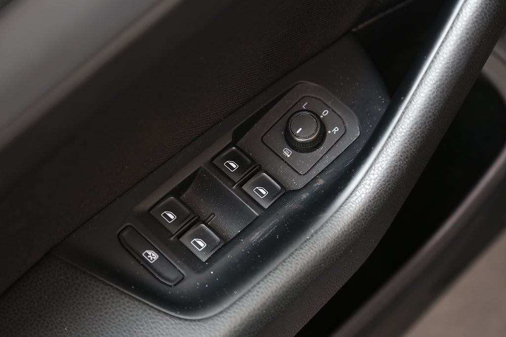 Volkswagen Passat 2,0 TDI 150hk Sportscombi Värmare Dragkrok