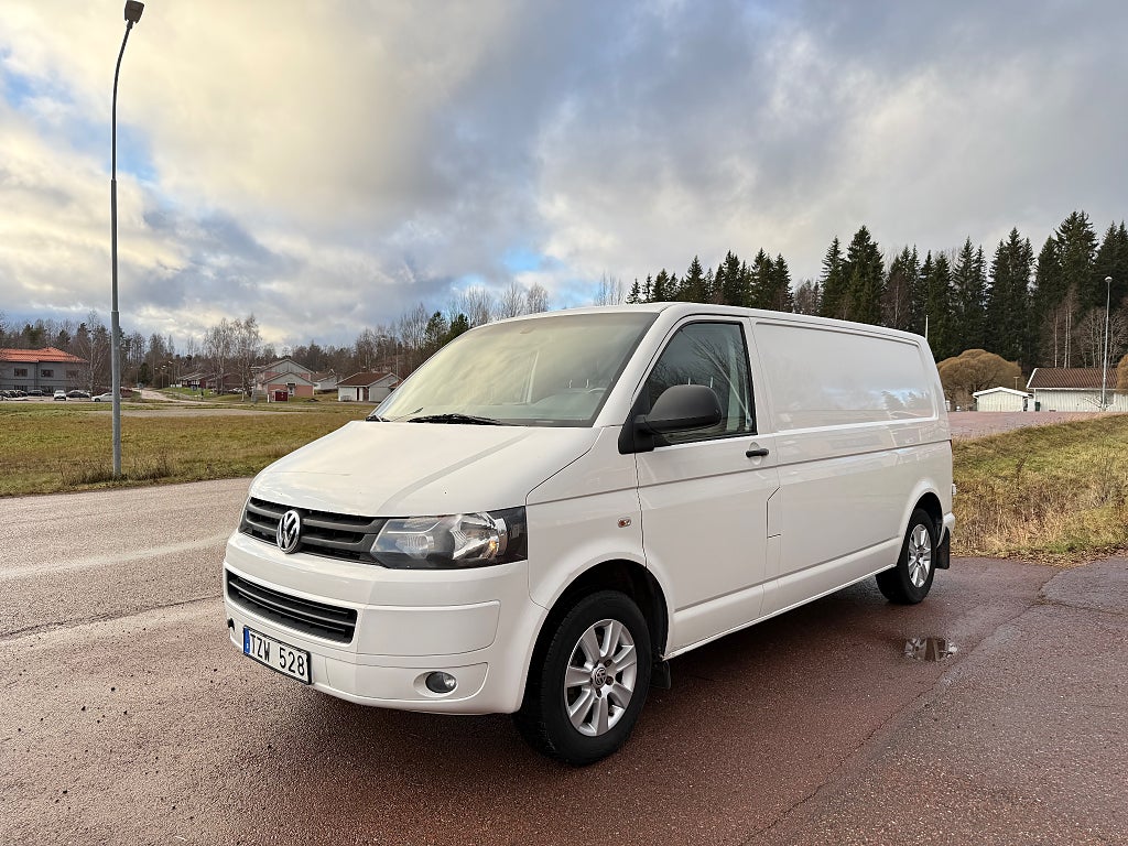 Volkswagen Transporter T30 2.0 TDI |D-VÄRM |DRAG| FULLSERVAD