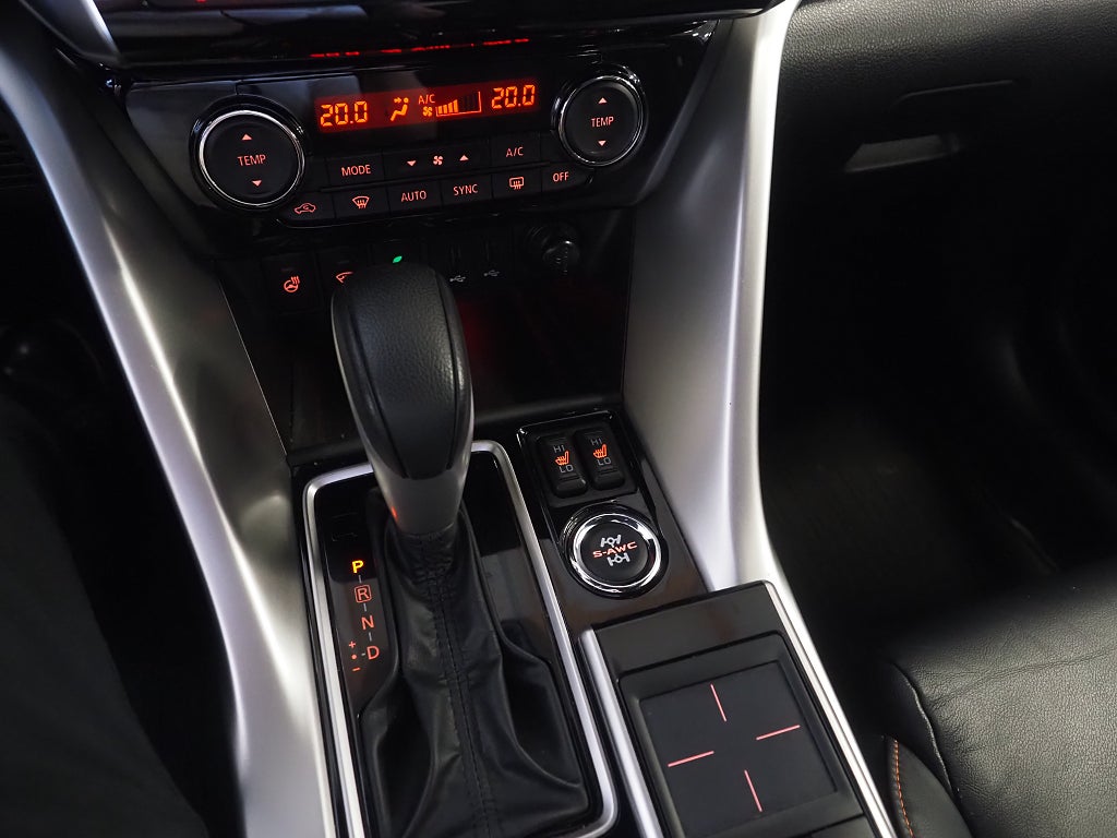 Mitsubishi Eclipse Cross 1.5 T-MIVEC S-AWC CVT Intense Onyx Pano 360° Skinn 2020