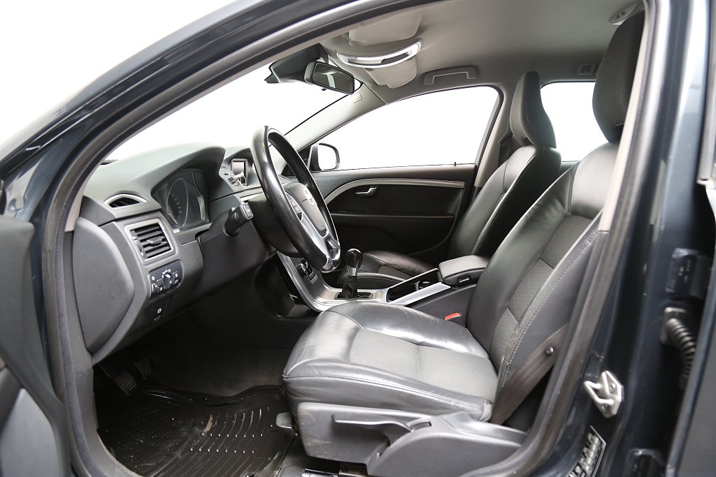 Volvo V70 II D2 S/S Momentum Nybesik Dragkrok 2014