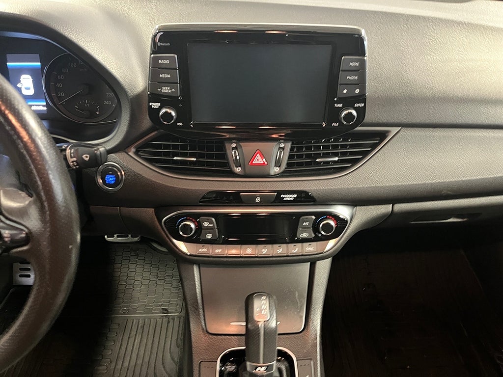 Hyundai i30 Fastback 1.4 T-GDi Aut N-Line Farthållare Rattvärme bild 11