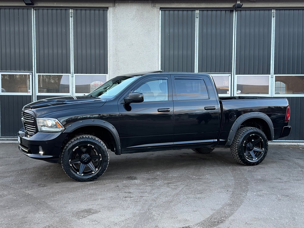 RAM 1500 Crew Cab 5.7 V8 HEMI Sport *20"*Breddare*Höjd*Spec*