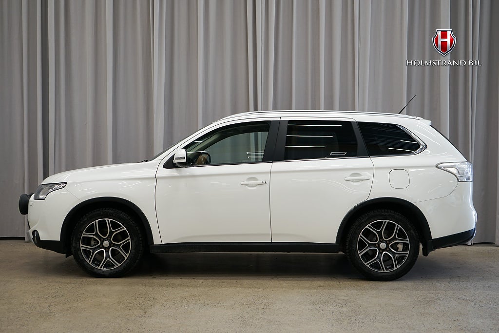 Mitsubishi Outlander 2.2 Di-D 4WD Business 7-sits Drag Värmare Kamera Läder