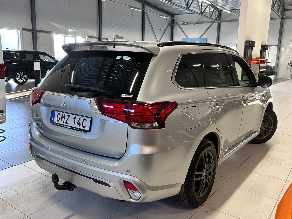 Mitsubishi Outlander CVT 224hk S-Edition Plug-In Hybrid AWD Taklucka Dragkro thumbnail